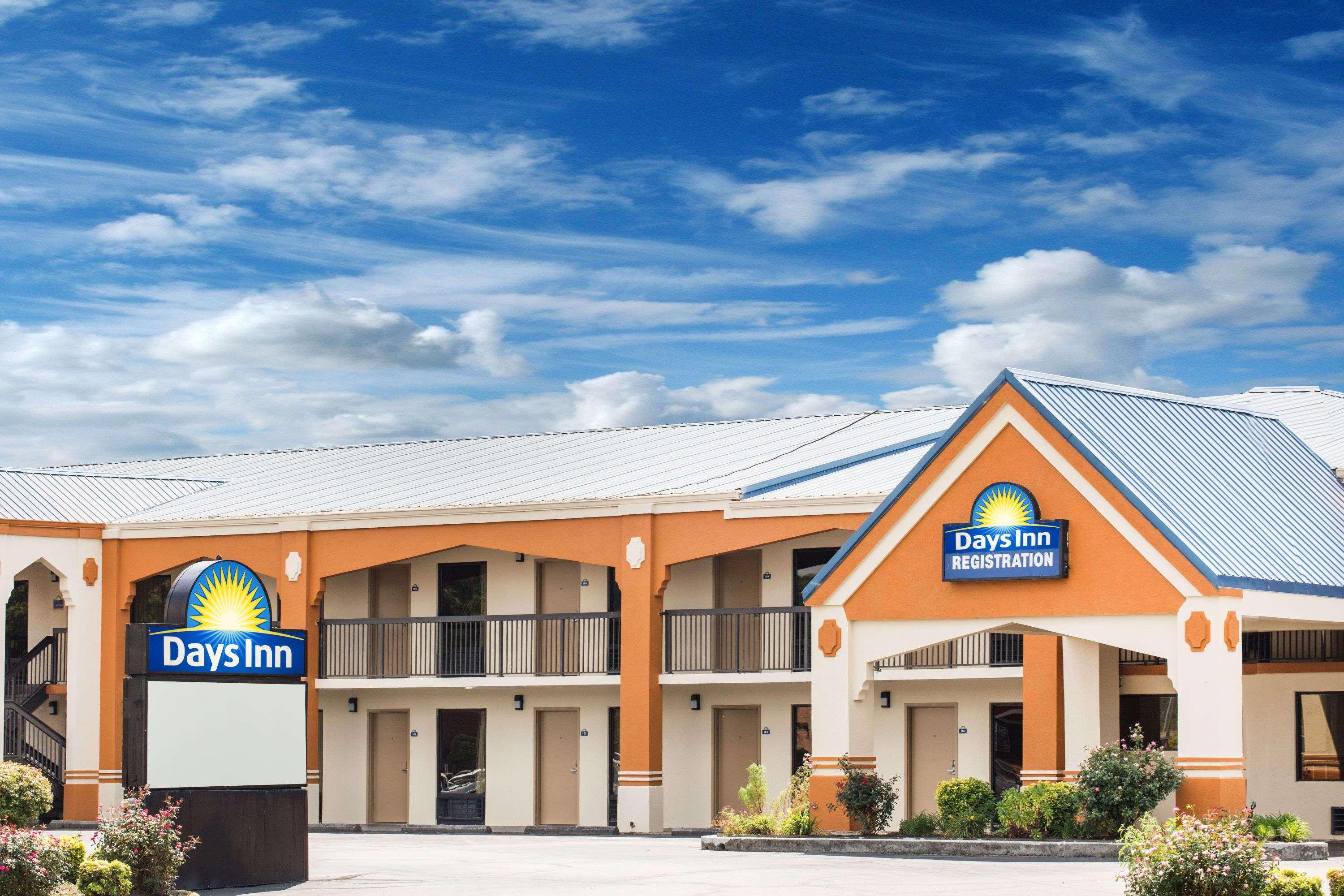 Days Inn By Wyndham Athens Exterior photo